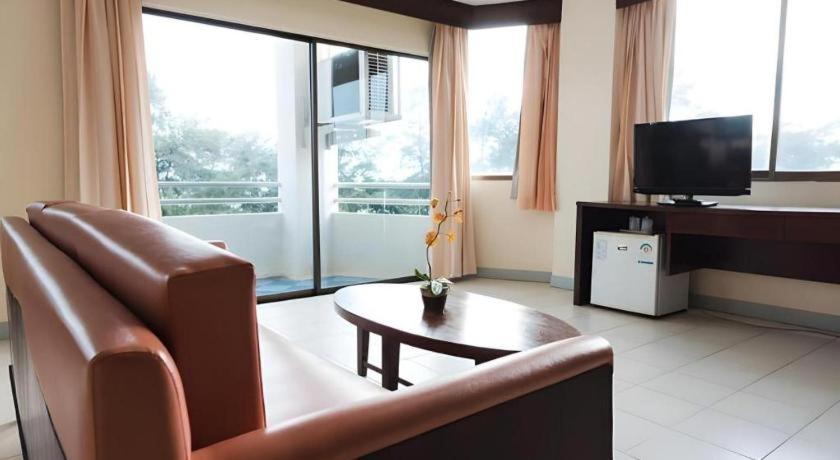 Nice Beach Hotel Rayong Exterior foto